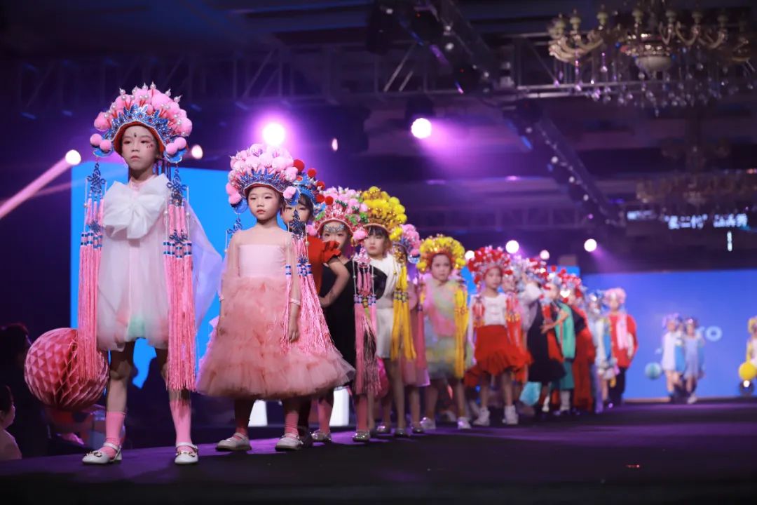 2021年国际模特时装秀,时装周2019少儿模特大赛