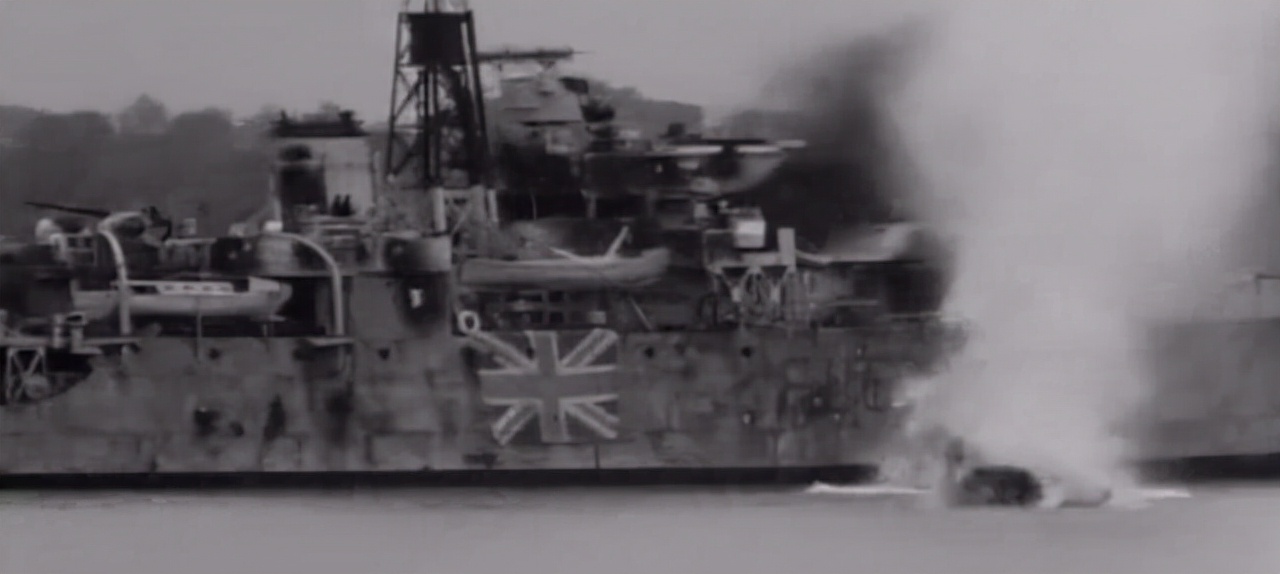 英军舰在长江被打到举白旗，丘吉尔扬言报复，毛主席：你报复什么