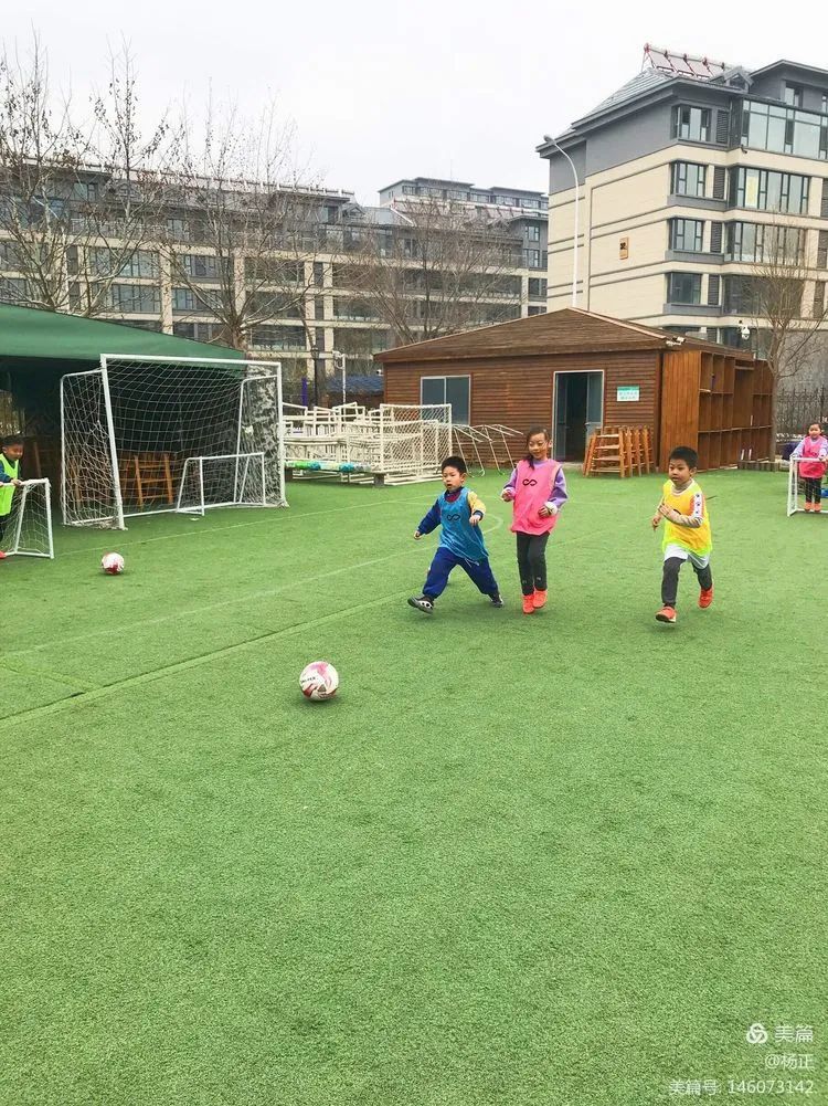 香蕉哥哥，一起动起来吧！奎文区实验幼儿园让更多的孩子逐梦绿茵