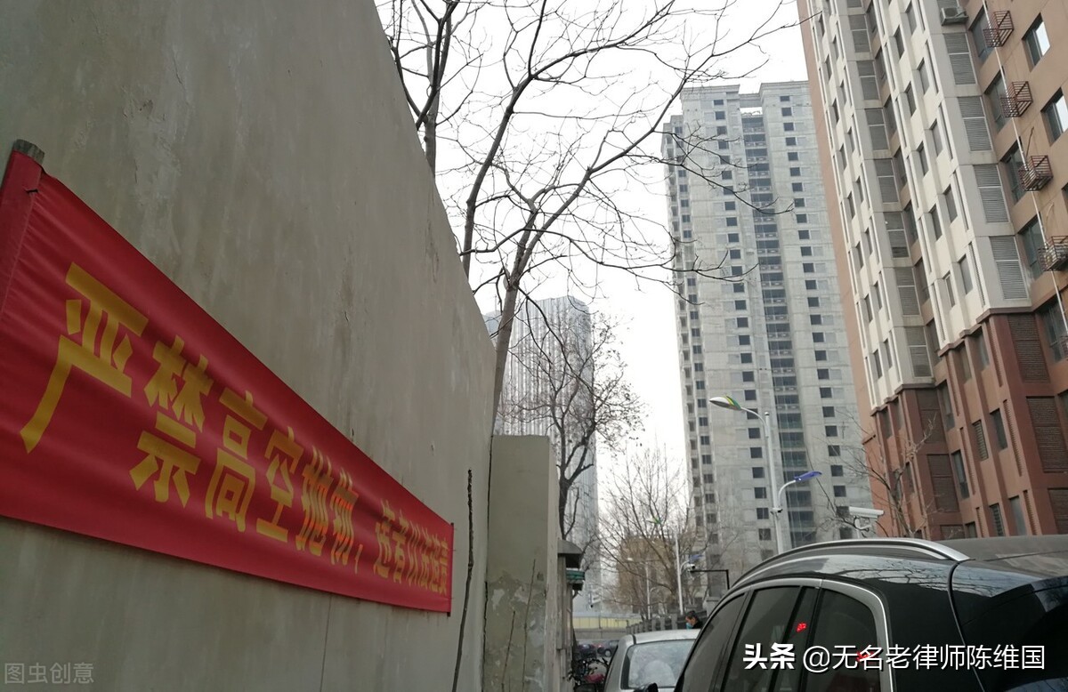 窗户被风刮掉砸人谁负责,窗户掉了砸到人责任怎样划分