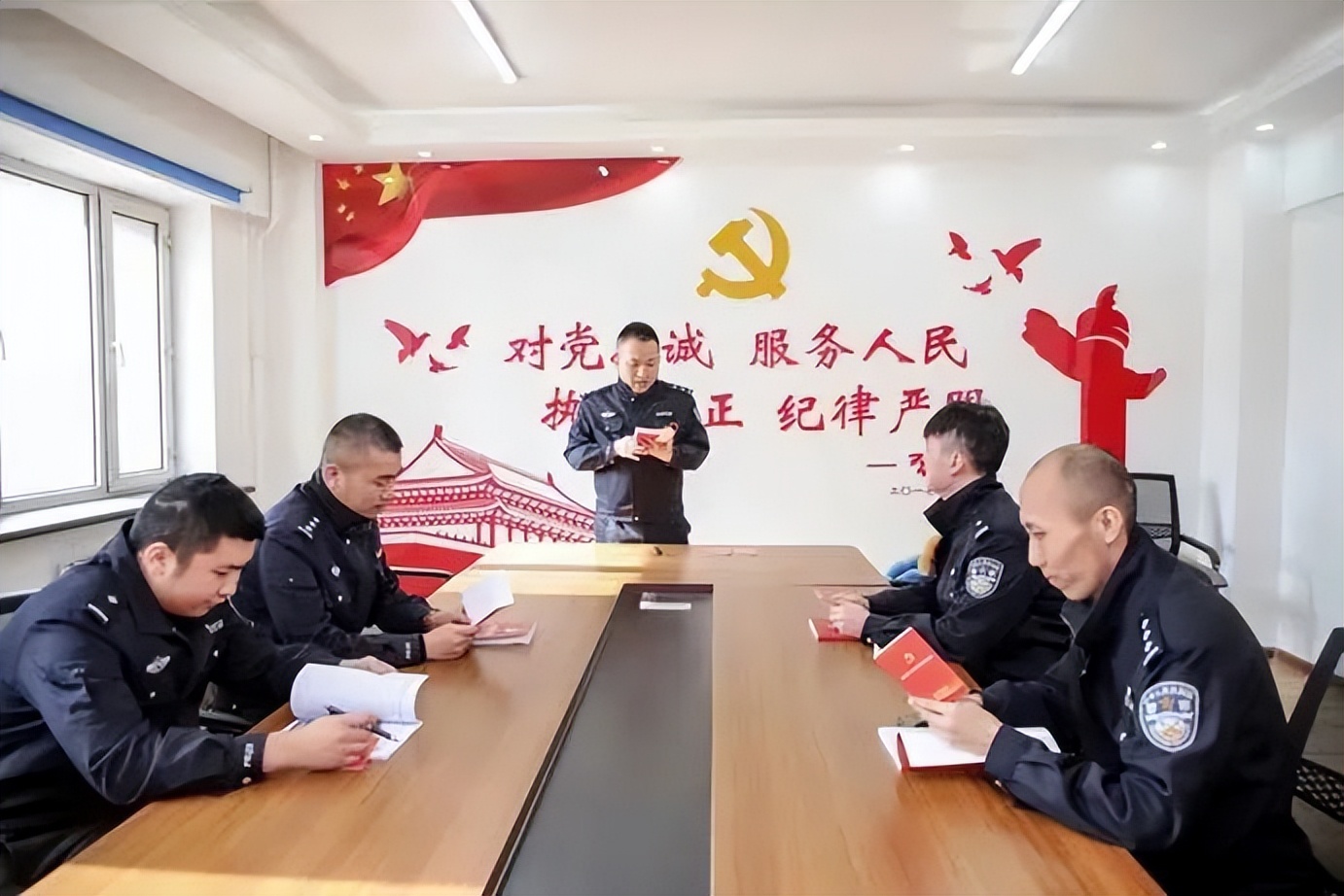 冰城公安“十个一”宣传助力主题教育走深走实