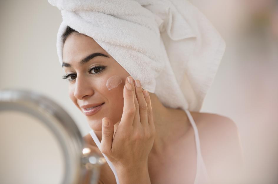 侯军呈3年甩掉“山寨”帽子，珀莱雅离“国货之光”有多远？