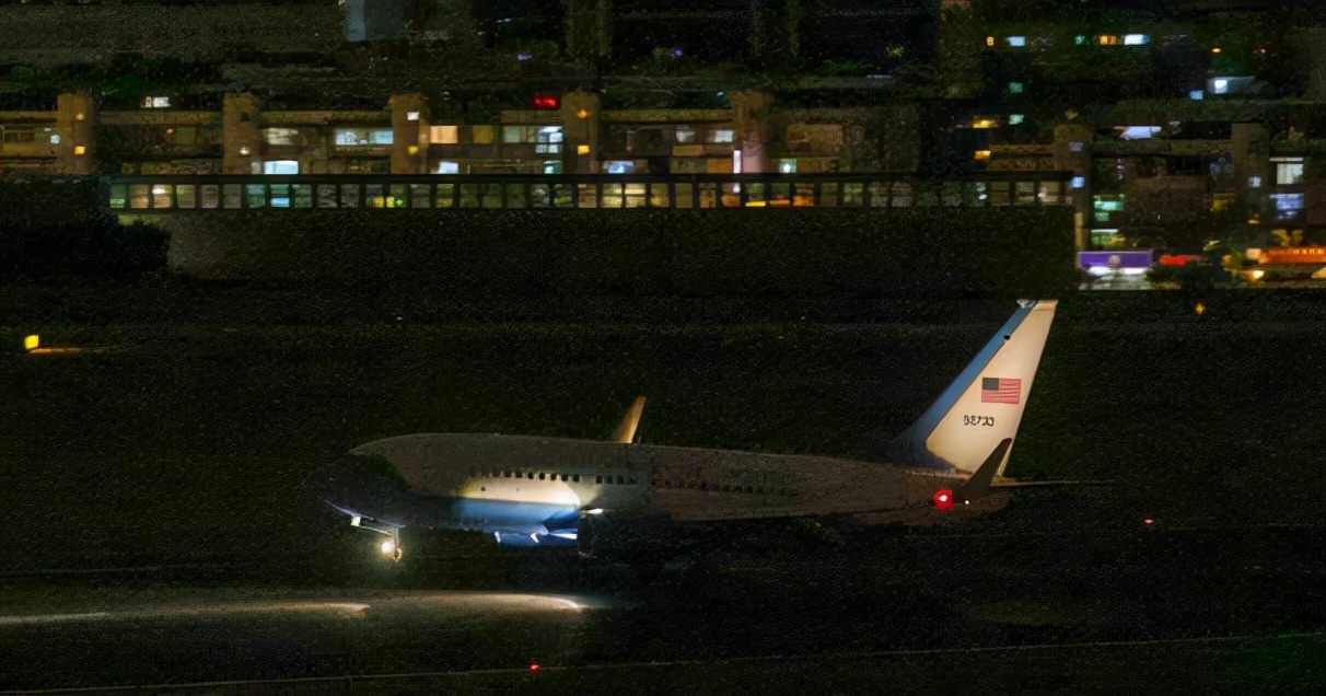 炮刹！台军战力有多差？“阿帕奇”降落，炮管杵地弯曲变形