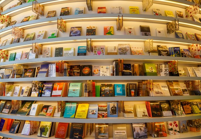 新华书店一年赚上千亿,新华书店靠什么盈利模式