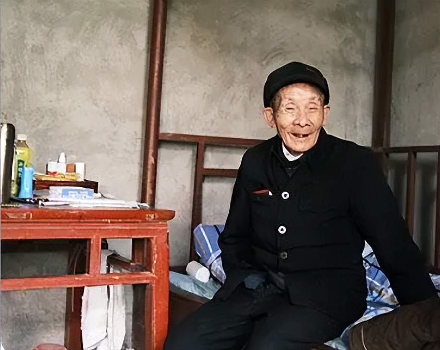 2008年七旬老人故意抢劫,七旬老人为养老故意抢劫入狱