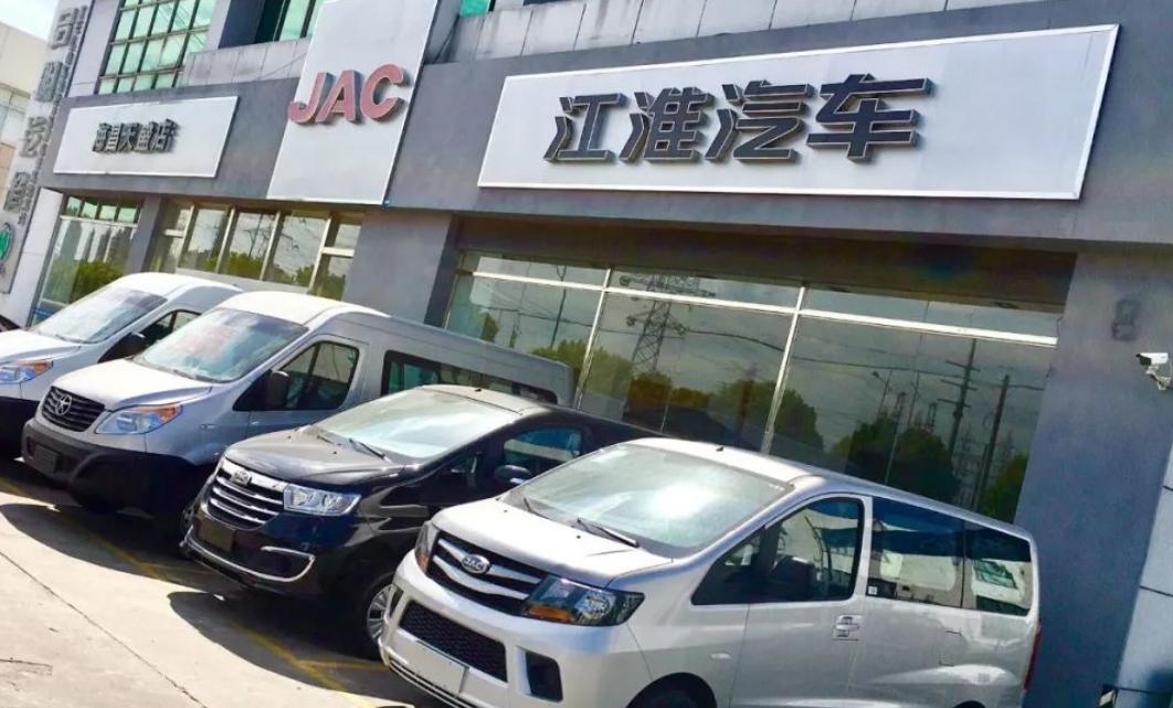 男子新车跑20万公里，成功将车跑报废，4S店：买完车就没有熄过火