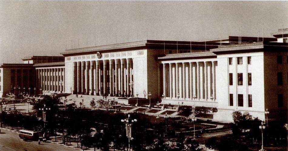 人大会堂服务员多少年换一次,大会堂服务员为啥四年一换