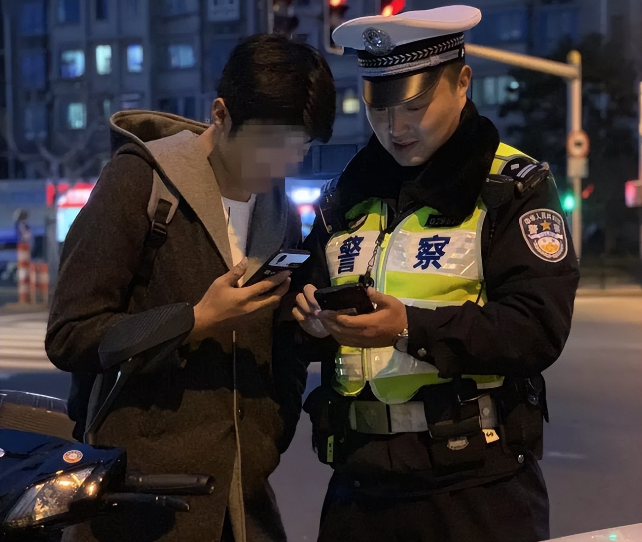 微信群里说12个字拘留15天,微信群里发几句牢骚被拘留