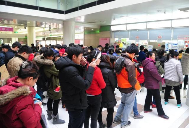 全民医保20年，个人账户的钱为何“少了一半”？