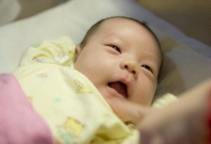 为什么宝宝吃母乳妈妈就肚子疼,婴儿吃母乳饿得快是吗