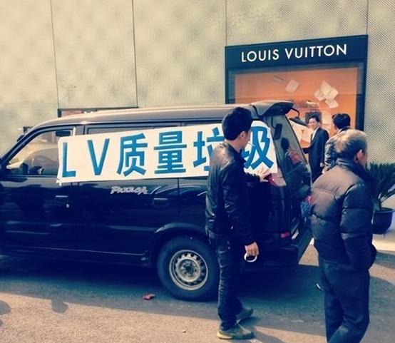 奢侈品专柜售假,奢侈品专柜折扣骗局曝光