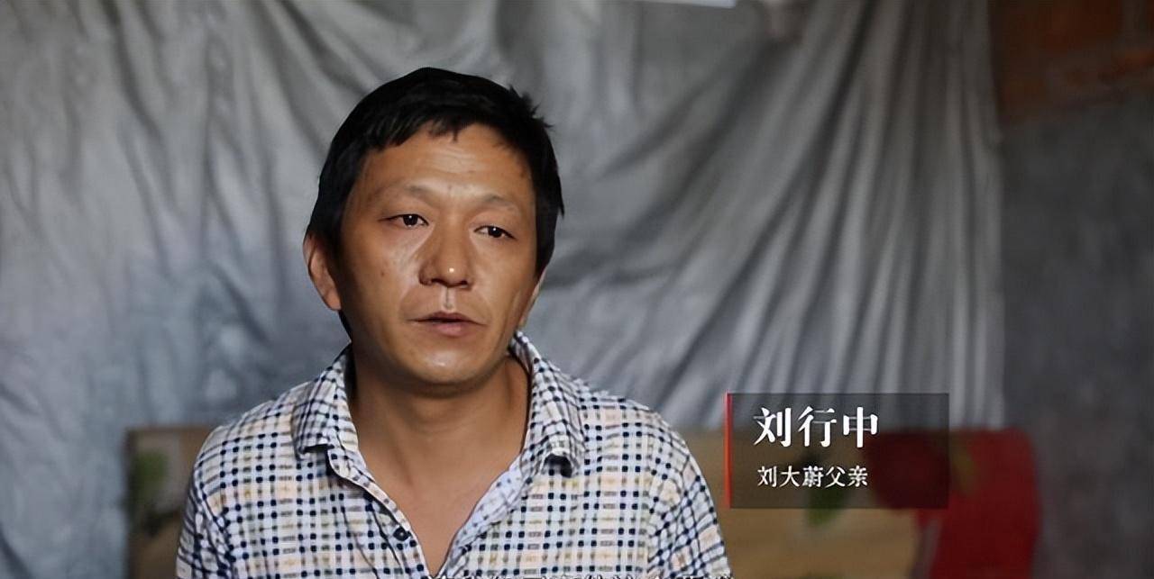 18岁小伙网购24把仿真枪被判无期！哭诉：局长藏20把真枪才判3年