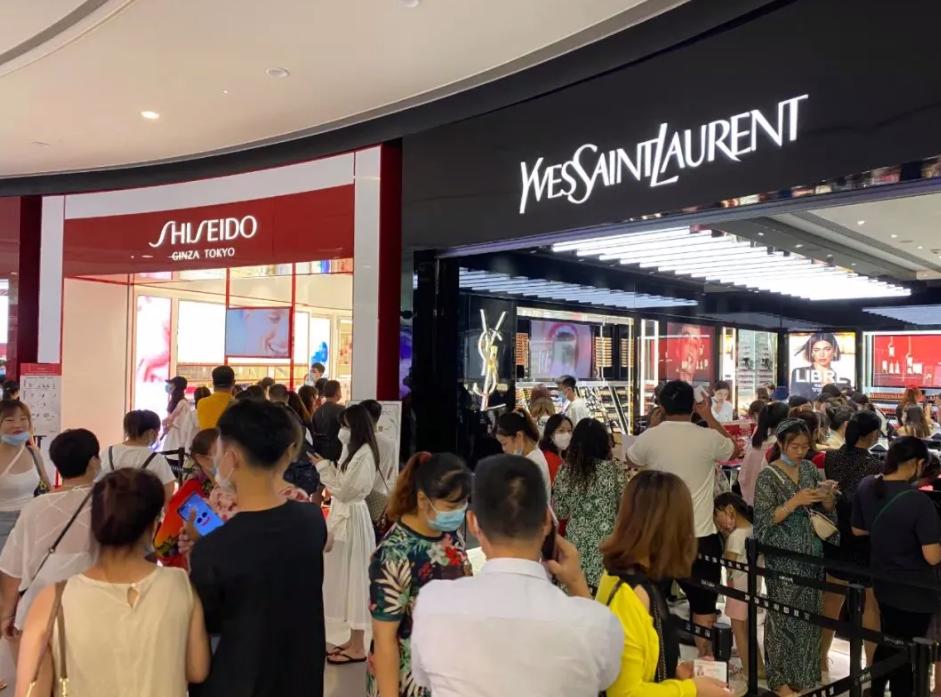 给美女换脸，年赚16亿！最会“耍大牌”中国男人，还在狂飙