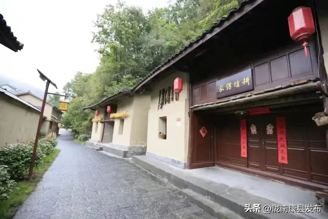 浜斾竴搴峰吇鏃呮父,浜斾竴搴峰吇搴﹀亣鏀荤暐