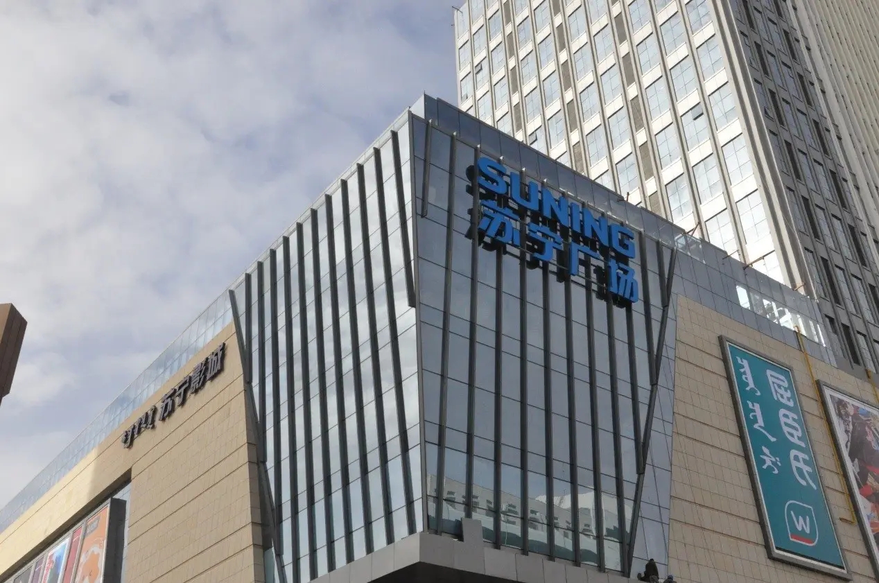 无视全球*债追**，苏宁少帅张康阳开着2000万超跑，进LV店豪购