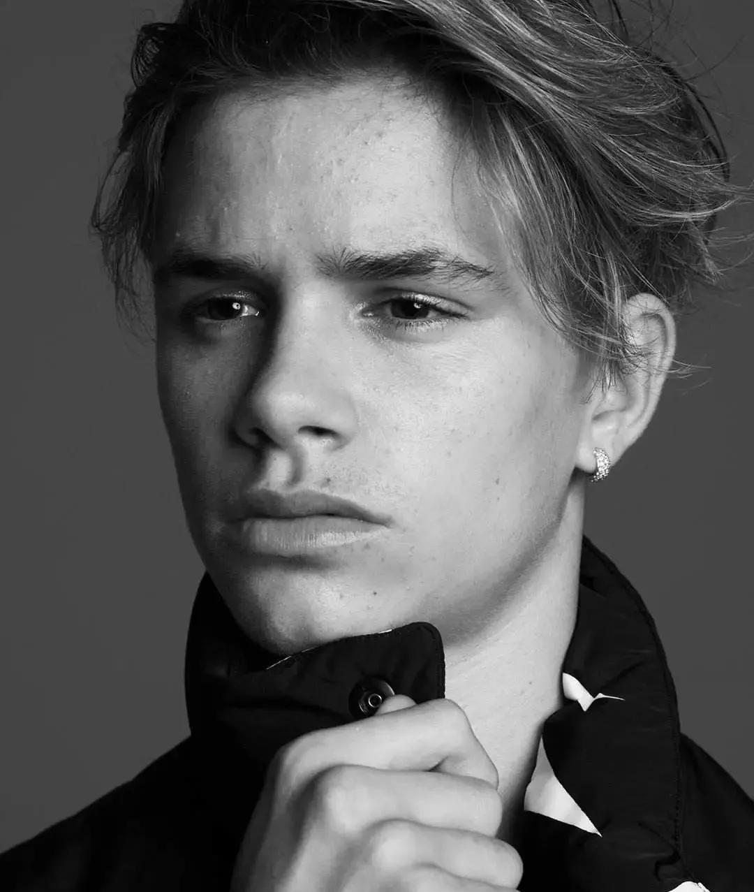 贝克汉姆现今共有几个孩子,贝克汉姆小七长残