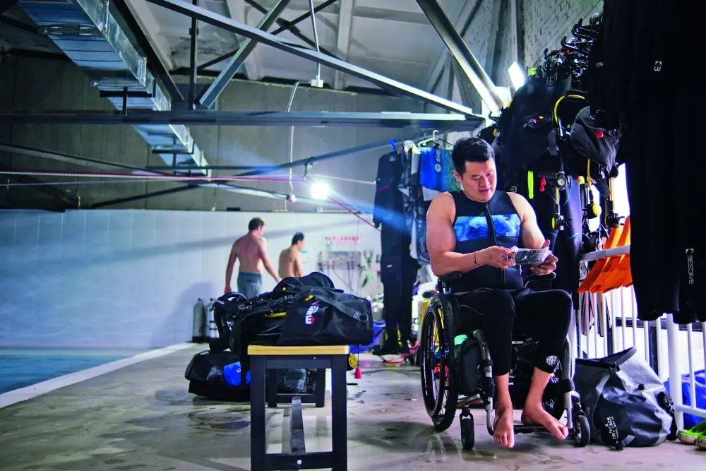 水面以下,水中轮椅
