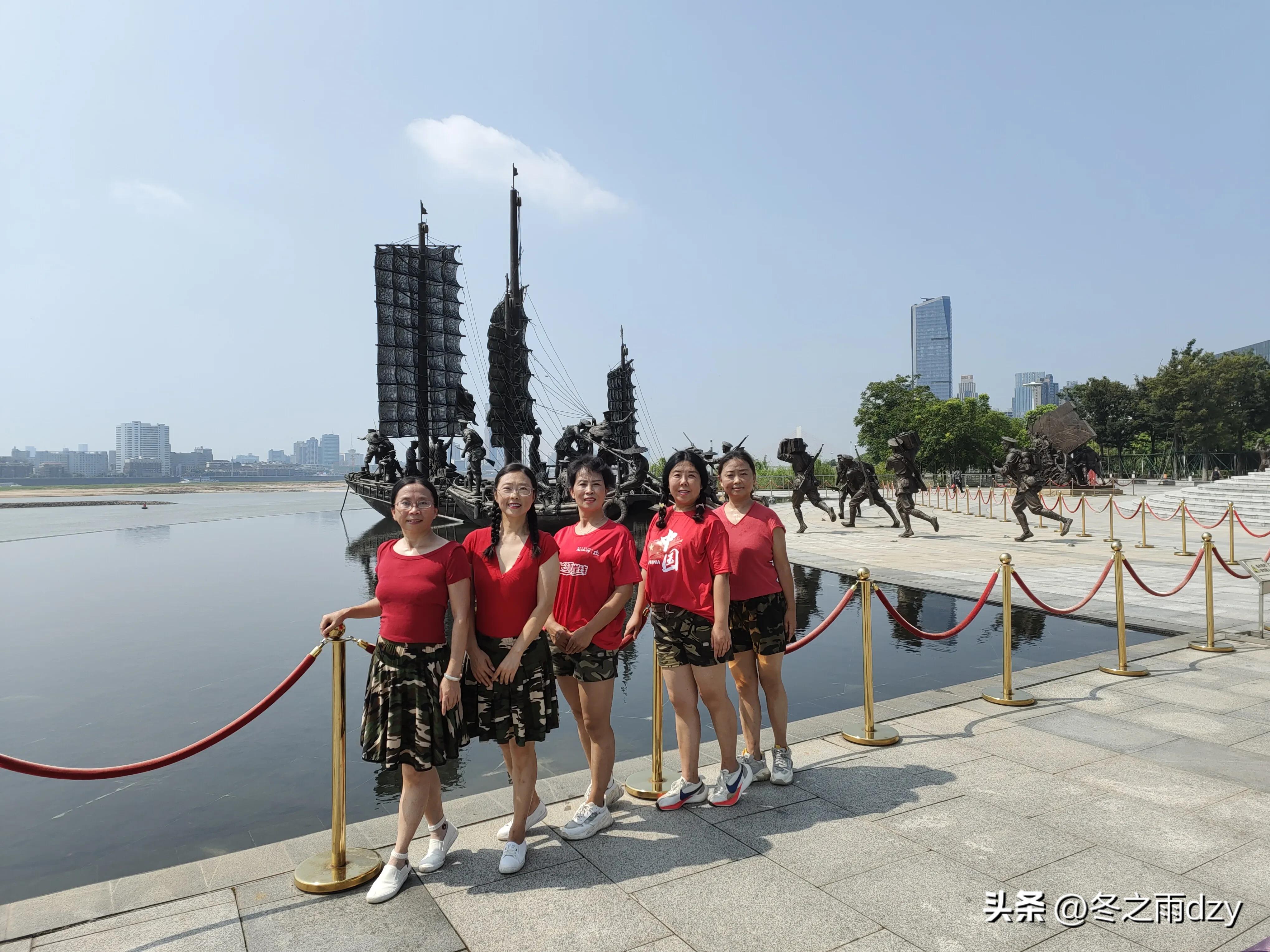 南昌舰主题园凤凰洲湿地公园,凤凰洲建军广场