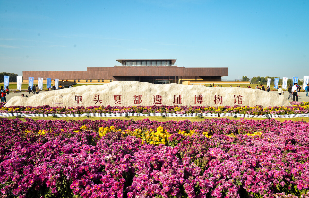 三星堆和二里头的青铜器,二里头有多少大型青铜器