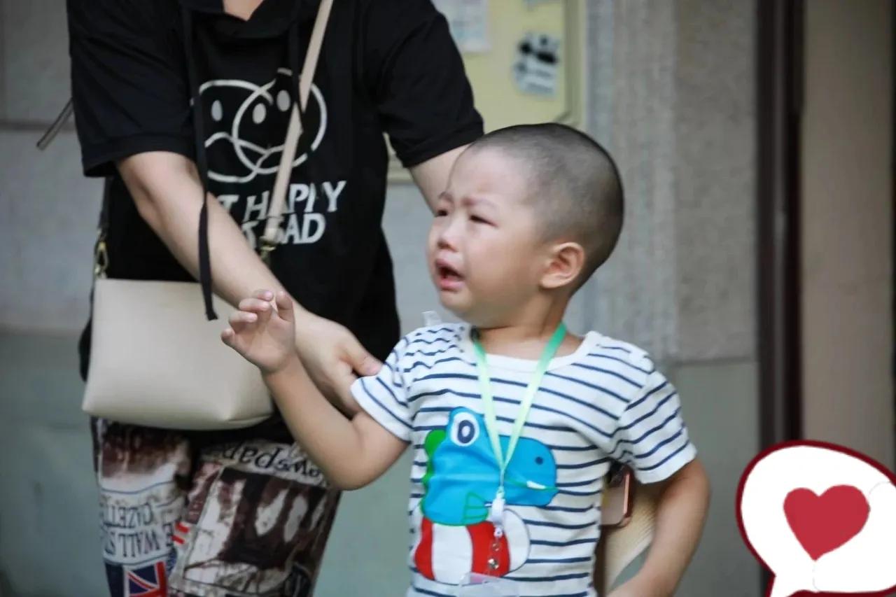 刚入园的宝宝哭怎么解决,宝宝上幼儿园哭得撕心裂肺怎么办