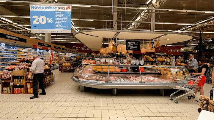 花了6000元在海上吃西餐,花了8000块钱到河里面吃一顿饭