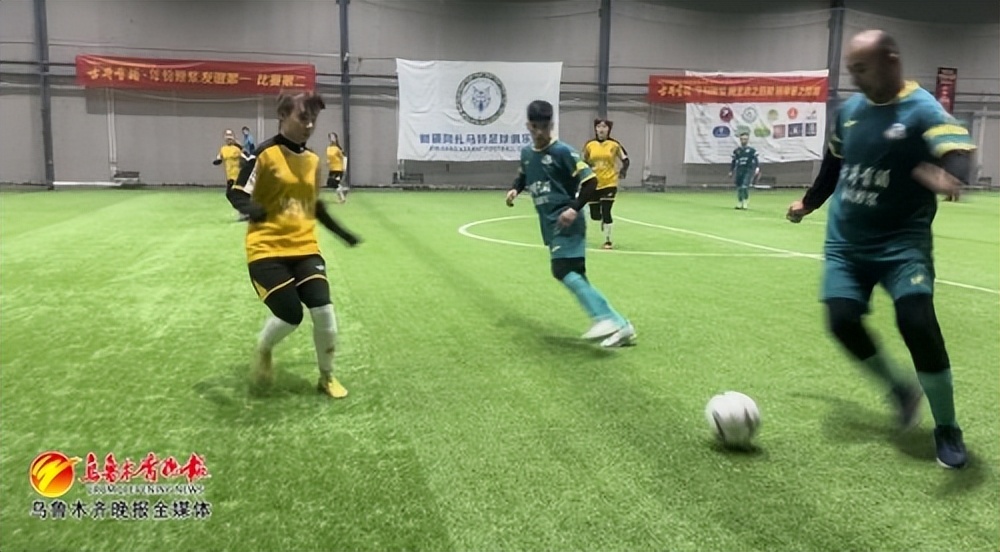 新疆雪地足球赛比赛,滑雪爬犁视频