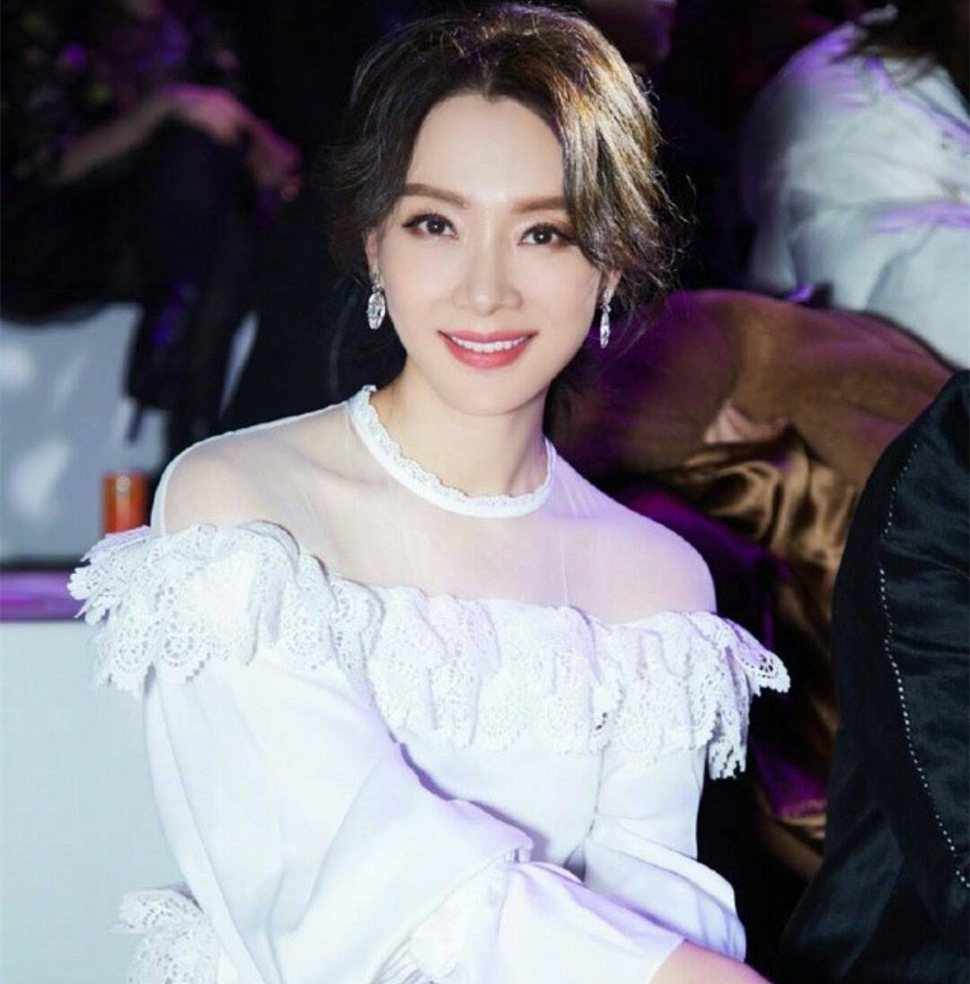 从“相貌平平”到千娇百媚，这7位女星的脸，前后差距让人破大防