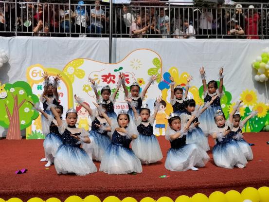 重庆半山大地幼儿园举办“欢庆六一”文艺汇演活动