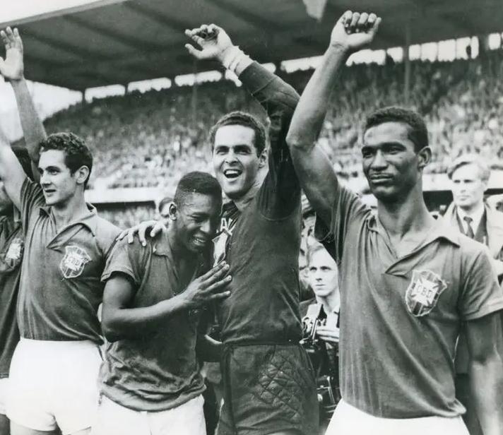 82岁球王贝利已进入临终关怀阶段,球王贝利坎坷的传奇成名之路