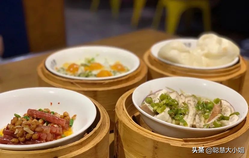 一场烟花登顶热搜！满城美食火成顶流，这座夏日小城太宝藏了！