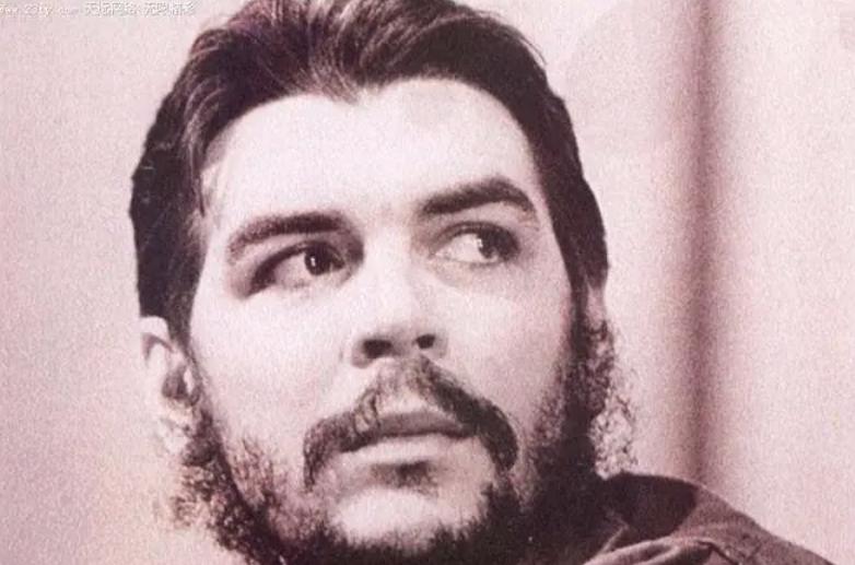 格瓦拉：访华时被周总理批评，兵败被捕后，杀手喝酒壮胆才敢行刑