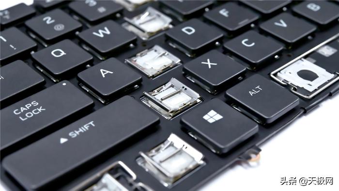 笔记本键盘玩起来难受,笔记本键盘太高手腕会不舒服吗