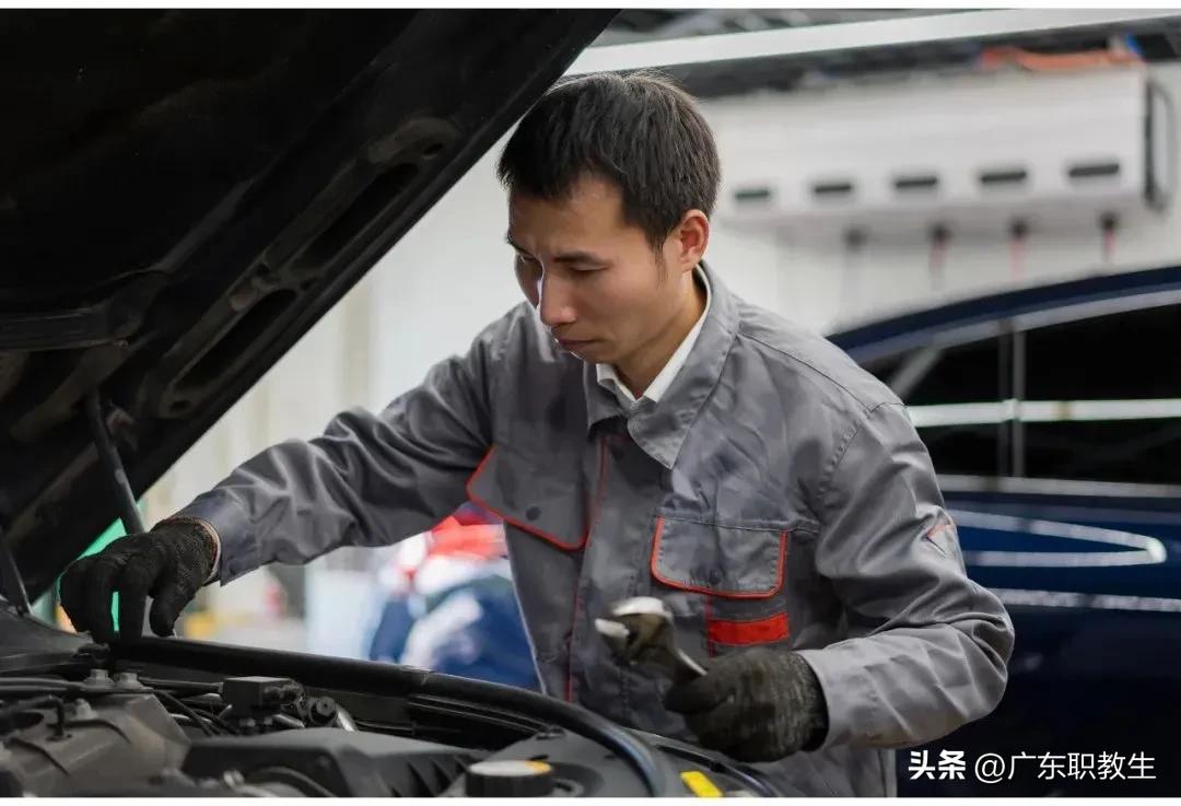 初中毕业成绩不好怎样选择中职,初中毕业读中职的商英专业好吗