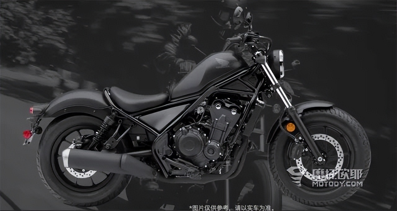 外形跟机车一样的踏板车,外观像电动车的踏板