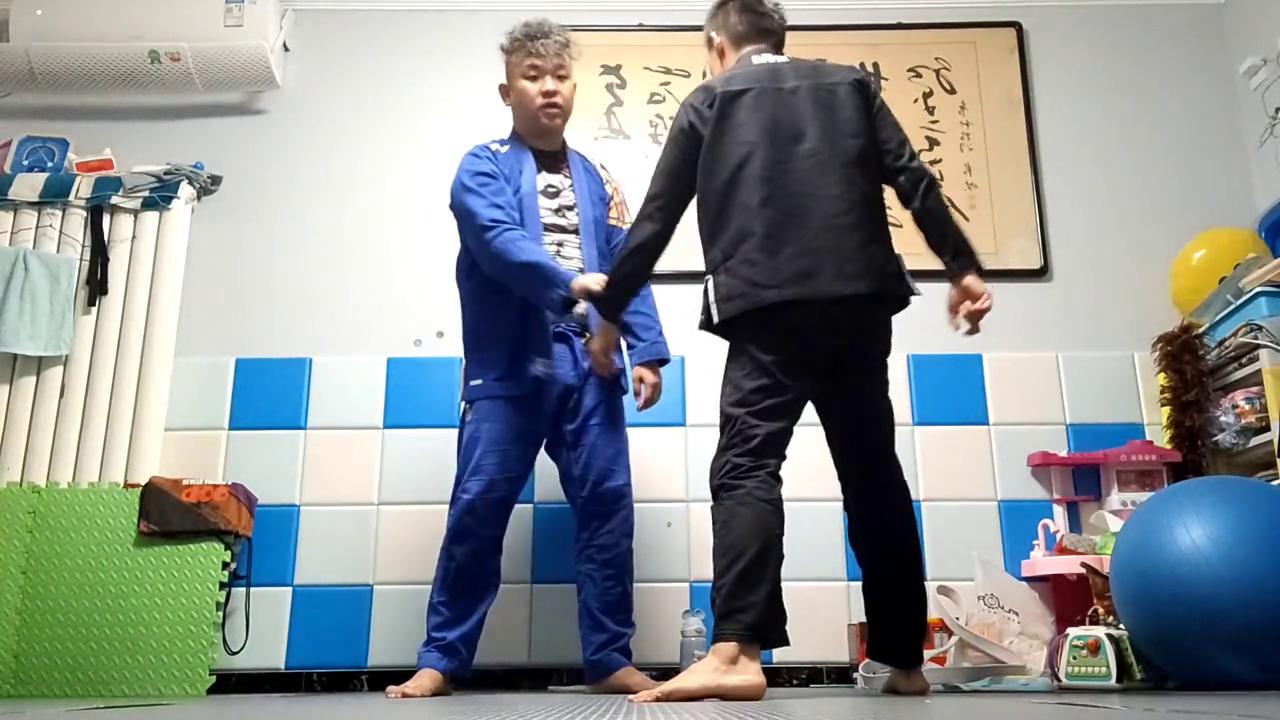 站立砸拳怎么防守,站立防守反击技巧