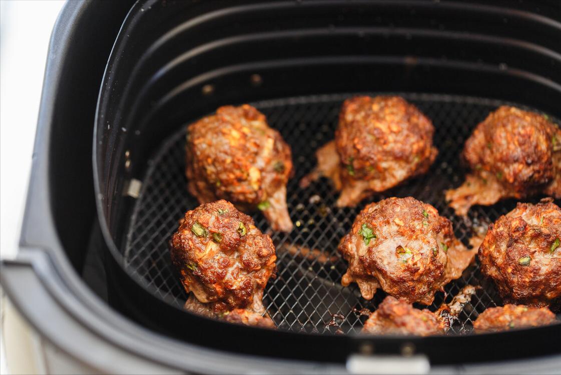 买空气炸锅好还是买微波炉比较好,空气炸锅原理和微波炉有什么区别