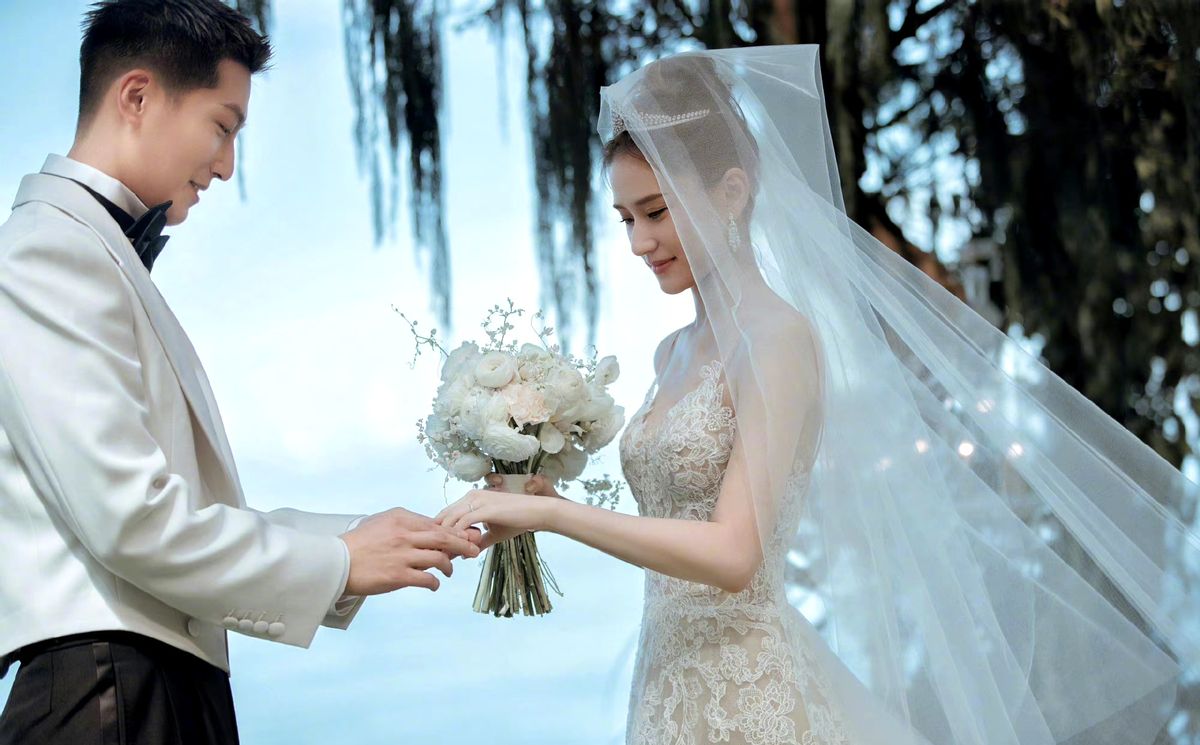 何超莲婚礼誓词曝光，感谢窦骁对自己的无限包容，要生一支足球队