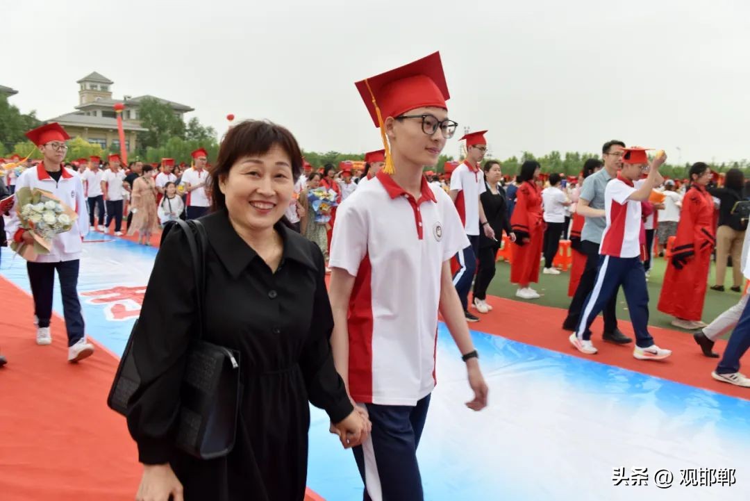 以爱之名育心成长主题活动,成人礼仪式学校举办