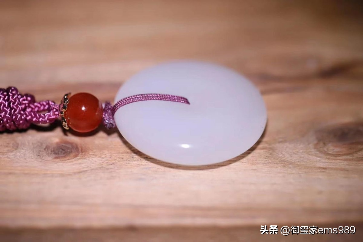 和田玉牌子佩戴有什么讲究,御玺寓意