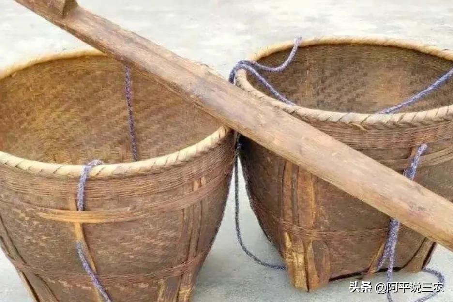 在农村的木匠,农村即将消失的手艺人篾匠铁匠