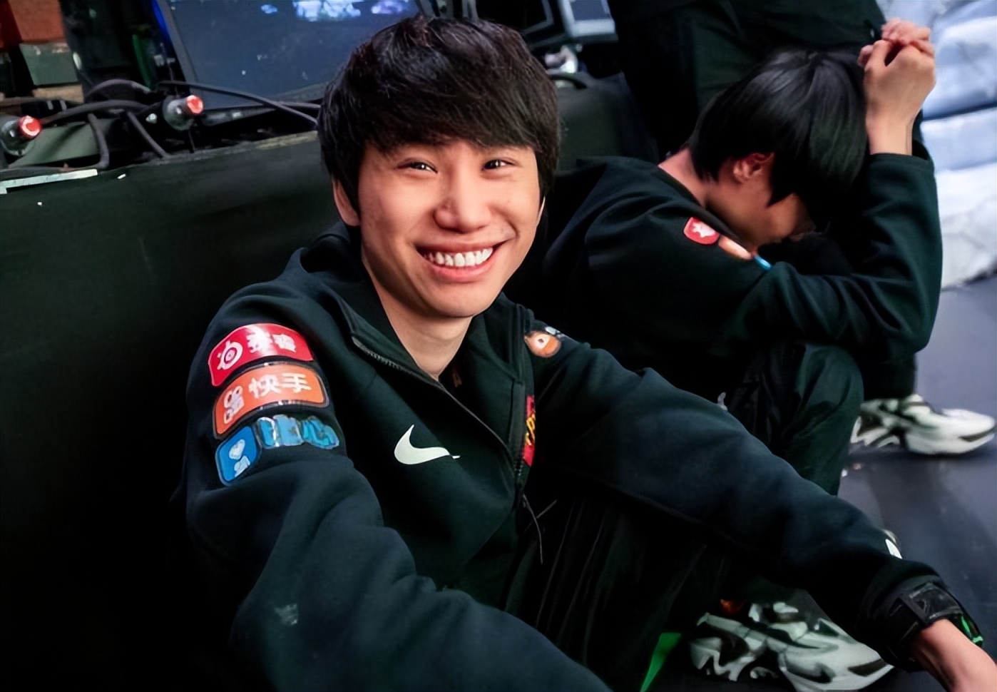 Doinb透露自己电脑配置，3万块钱买不到，一块显卡就要上万元