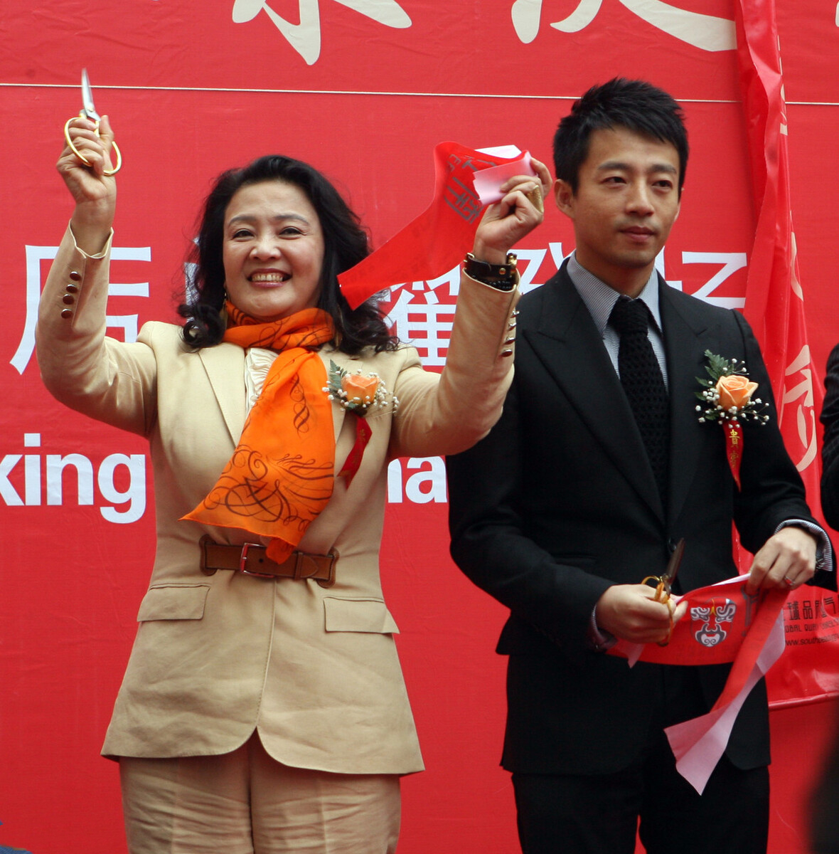 仅仅3天，娱乐圈的瓜就这么生猛？失联、家暴、诈骗，应有尽有