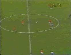 瓒冲潧鐞冩槦骞歌繍鏁呬簨,瓒冲潧涓婄殑閬楁喚鐬棿