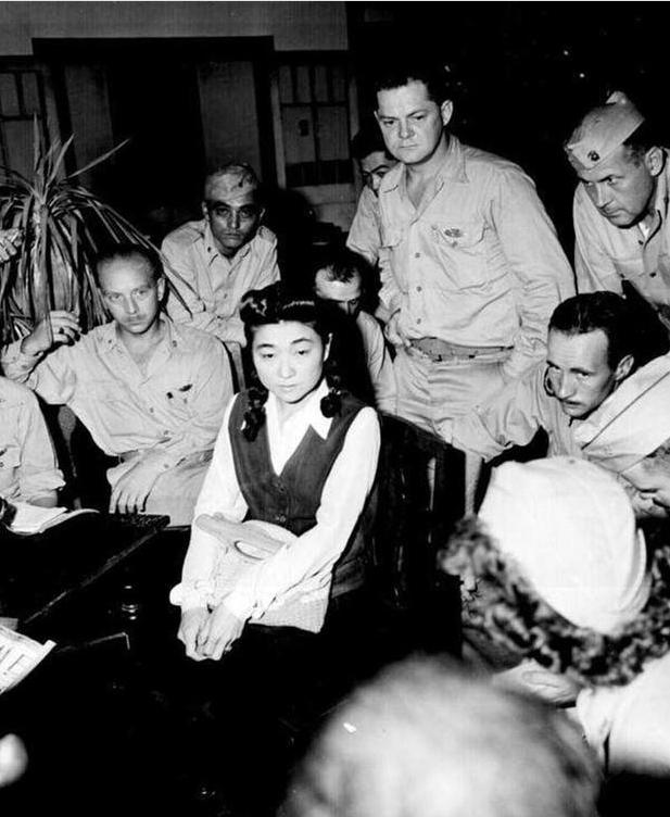 全国之力制造*币假**,给敌国空投色情传单,深夜*放播**桃色电台!