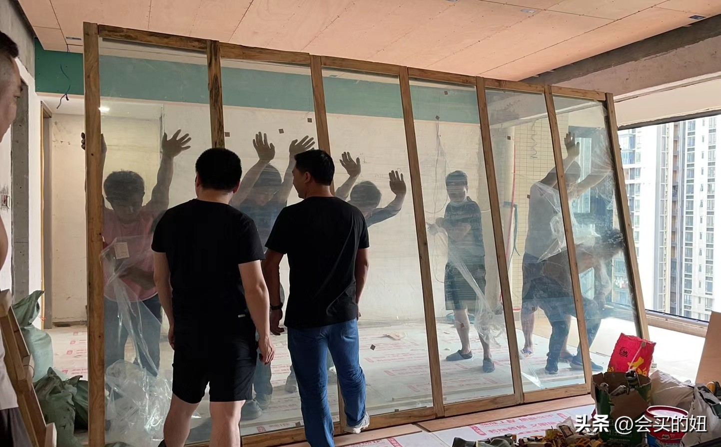 大玻璃和小玻璃哪种好,新型大玻璃应该注意些什么