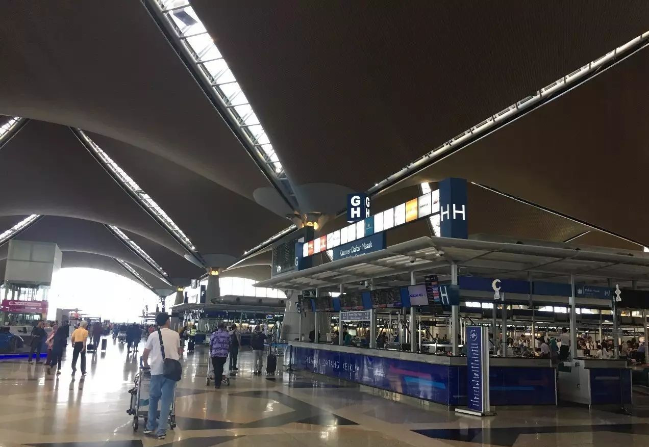 31岁马来西亚富豪用漂流瓶淘到中国女友，3年后奔现女子却溜了