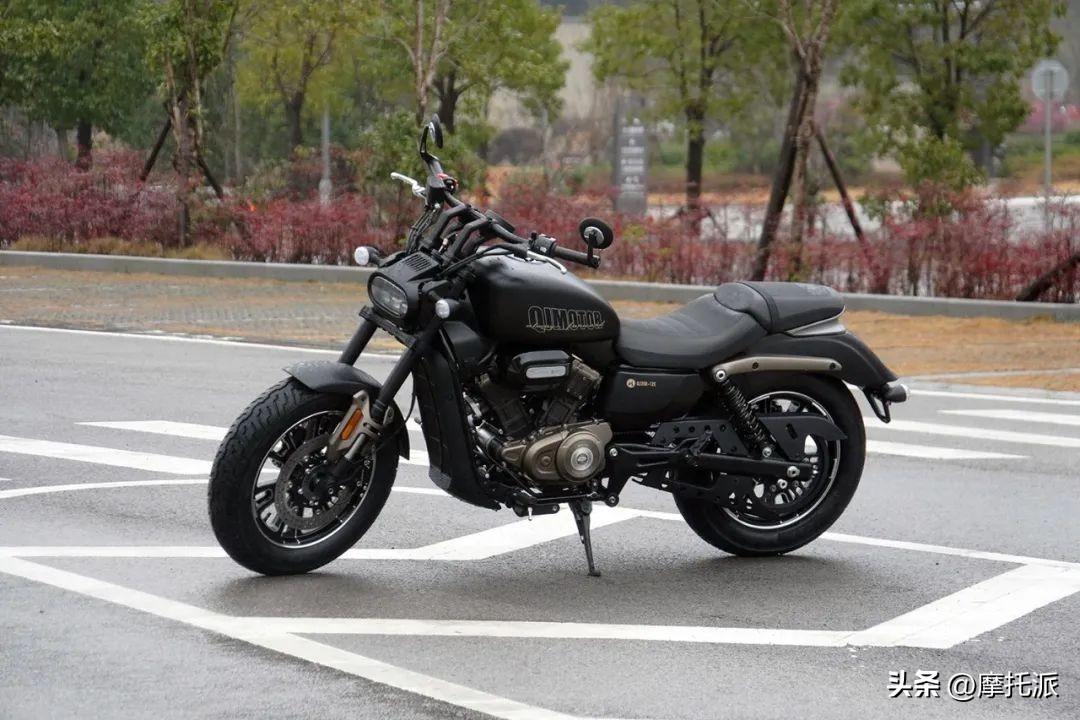 广州qjmotor赛350实车评测,qjmotor350圆灯版骑行感受