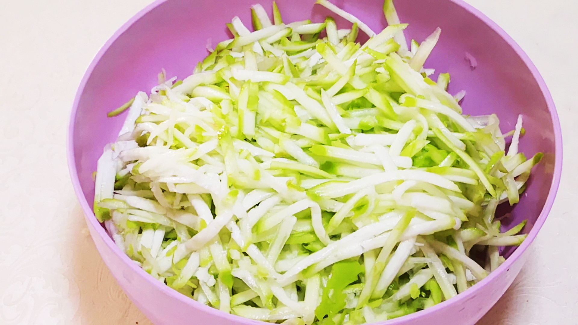 8月,遇到这葫芦瓜抓紧吃,清脆鲜嫩有营养,包饺子吃特鲜