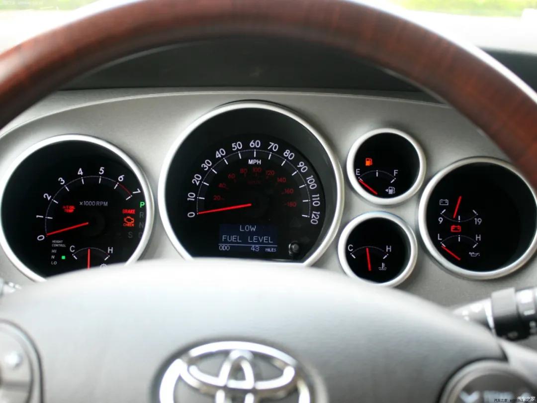 丰田红杉vs兰德酷路泽价格,丰田红杉二手车v6