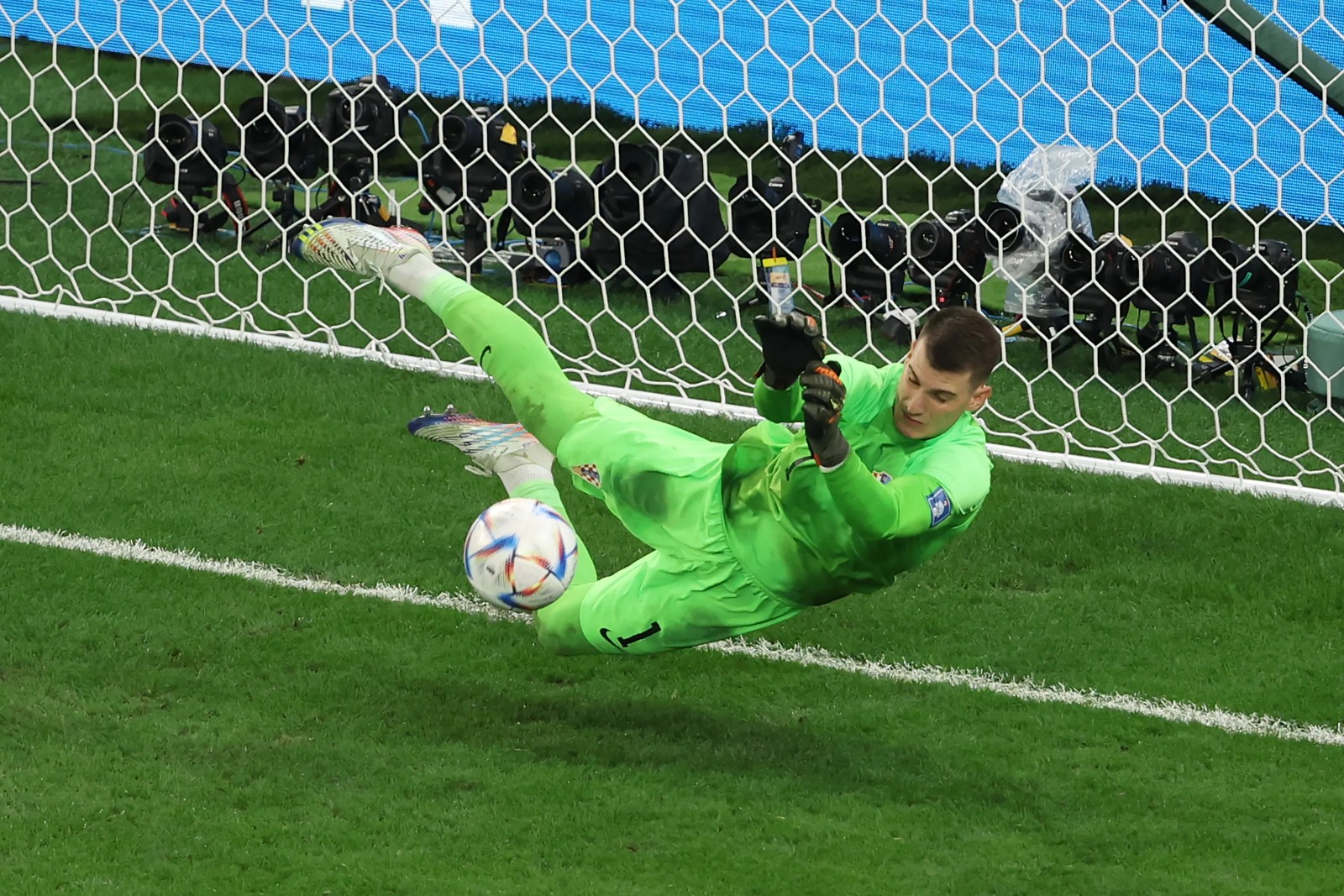 三头六臂实力超强,三头六臂门将扑救